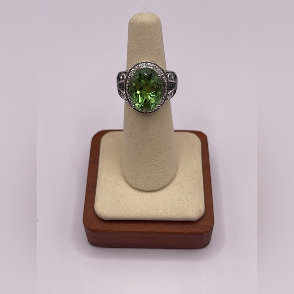 Simulated peridot in sterling silver with black rhinestone accents - Picture 5 of 11